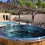 Hotel Les Restanques De 3*
