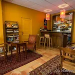 Hotel Les Restanques De 3*