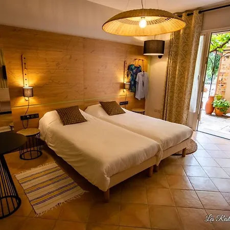 Hotel Les Restanques De 3*