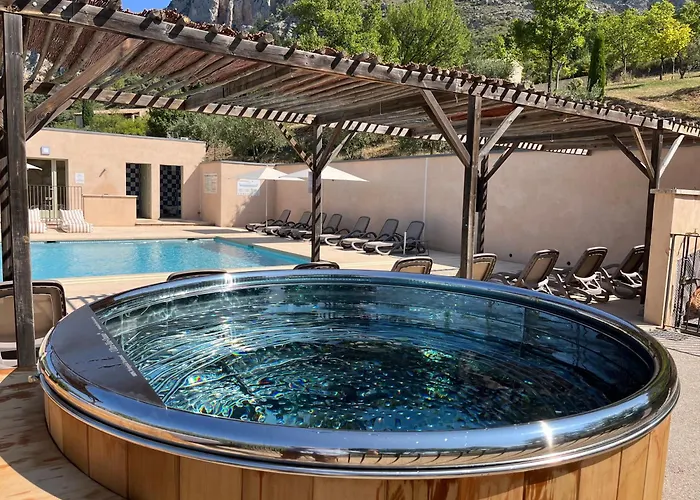 Hotel Les Restanques De 3*