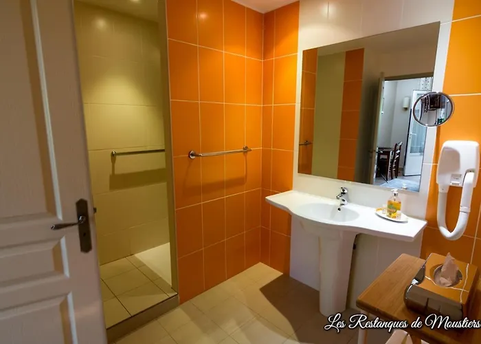 Hotel Les Restanques De 3*