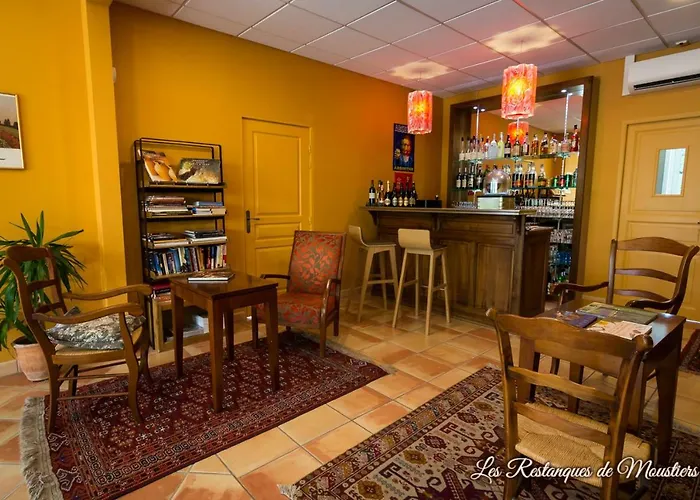 Hotel Les Restanques De 3*